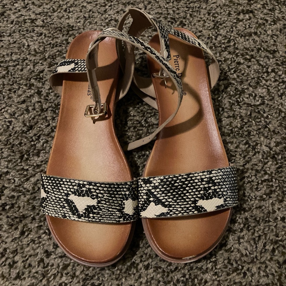 Pierre Dumas Black and White Patterned Sandals